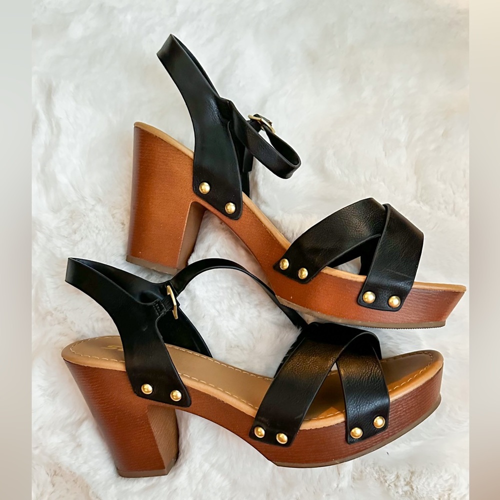 NEVER WORN size 10 heels
